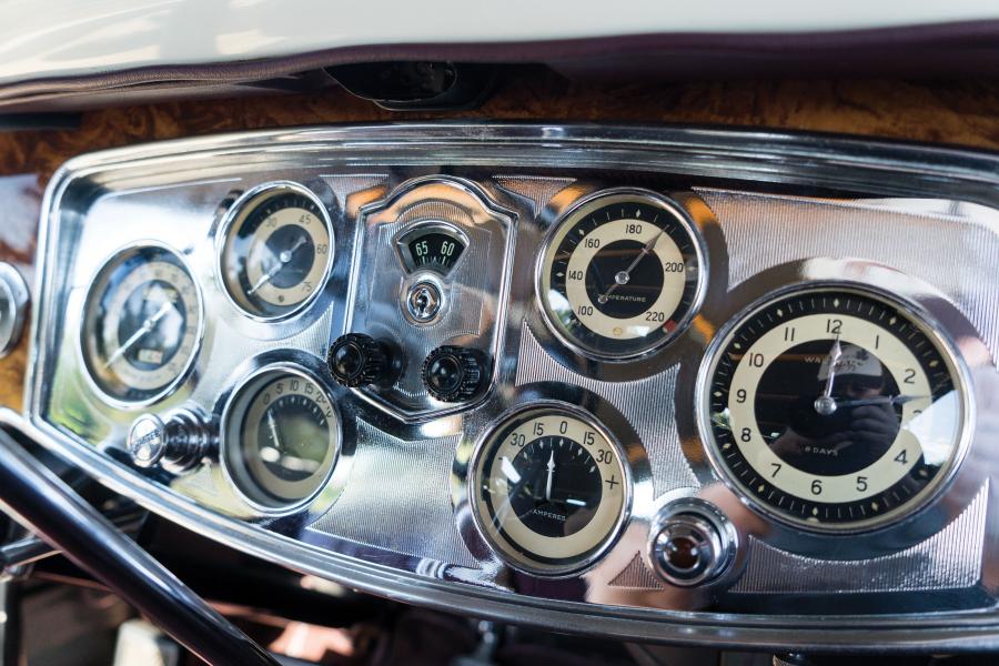 Панель приборов Packard Eight Phaeton 1934 года  (фото 16 из 30)